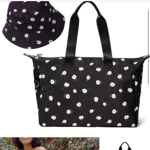 NWT Alice and Olivia Daisy Bucket Hat and Tote bag